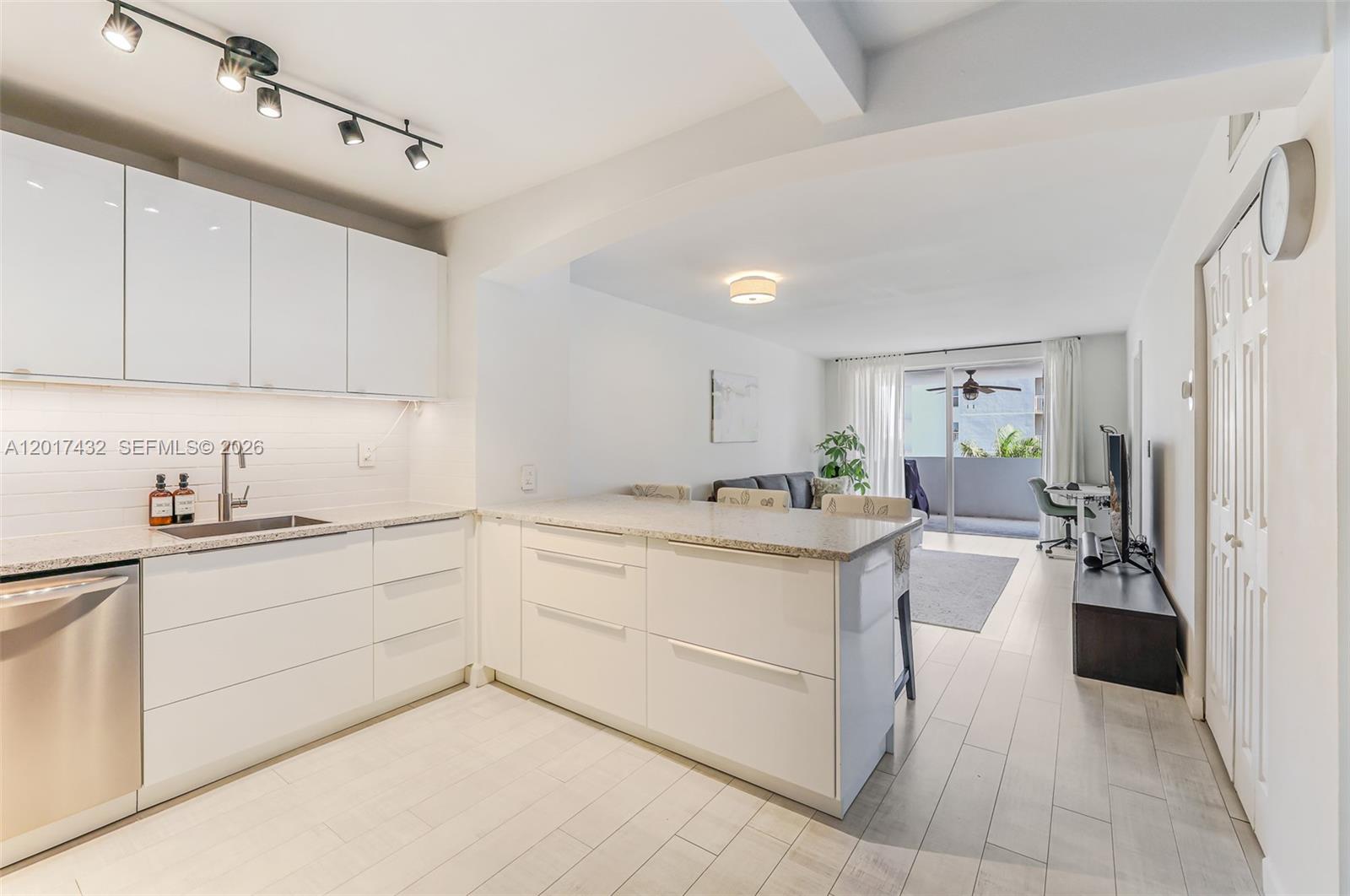 1331 Lincoln Rd # 704