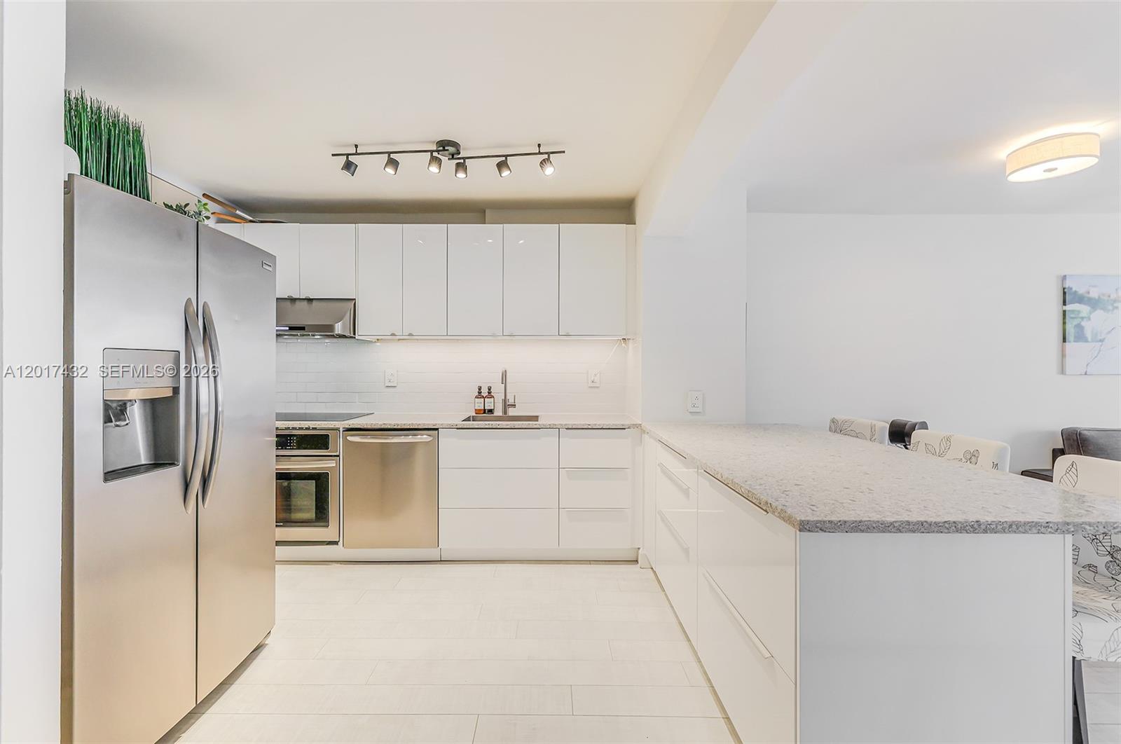 1331 Lincoln Rd # 704
