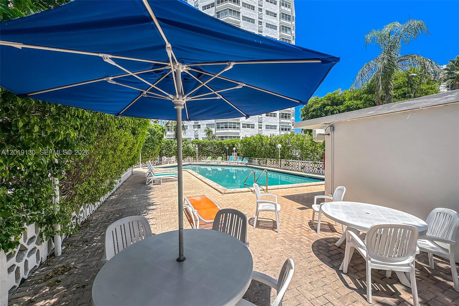 1881 Washington Ave # 4B