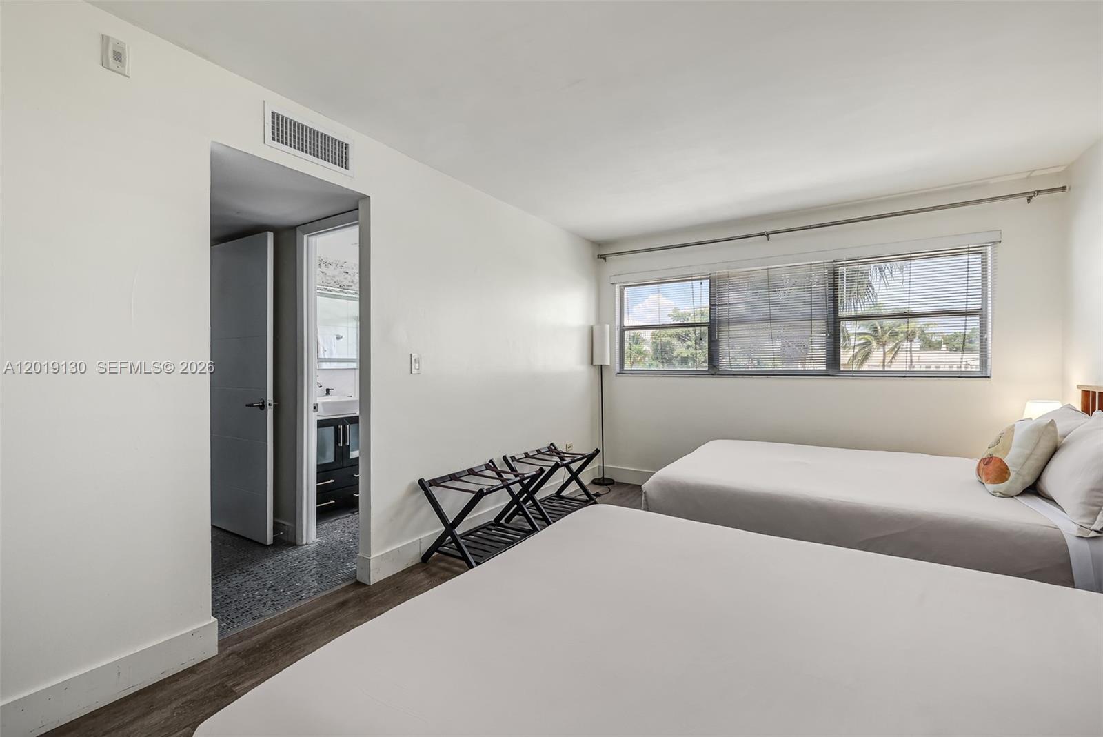 1881 Washington Ave # 4B