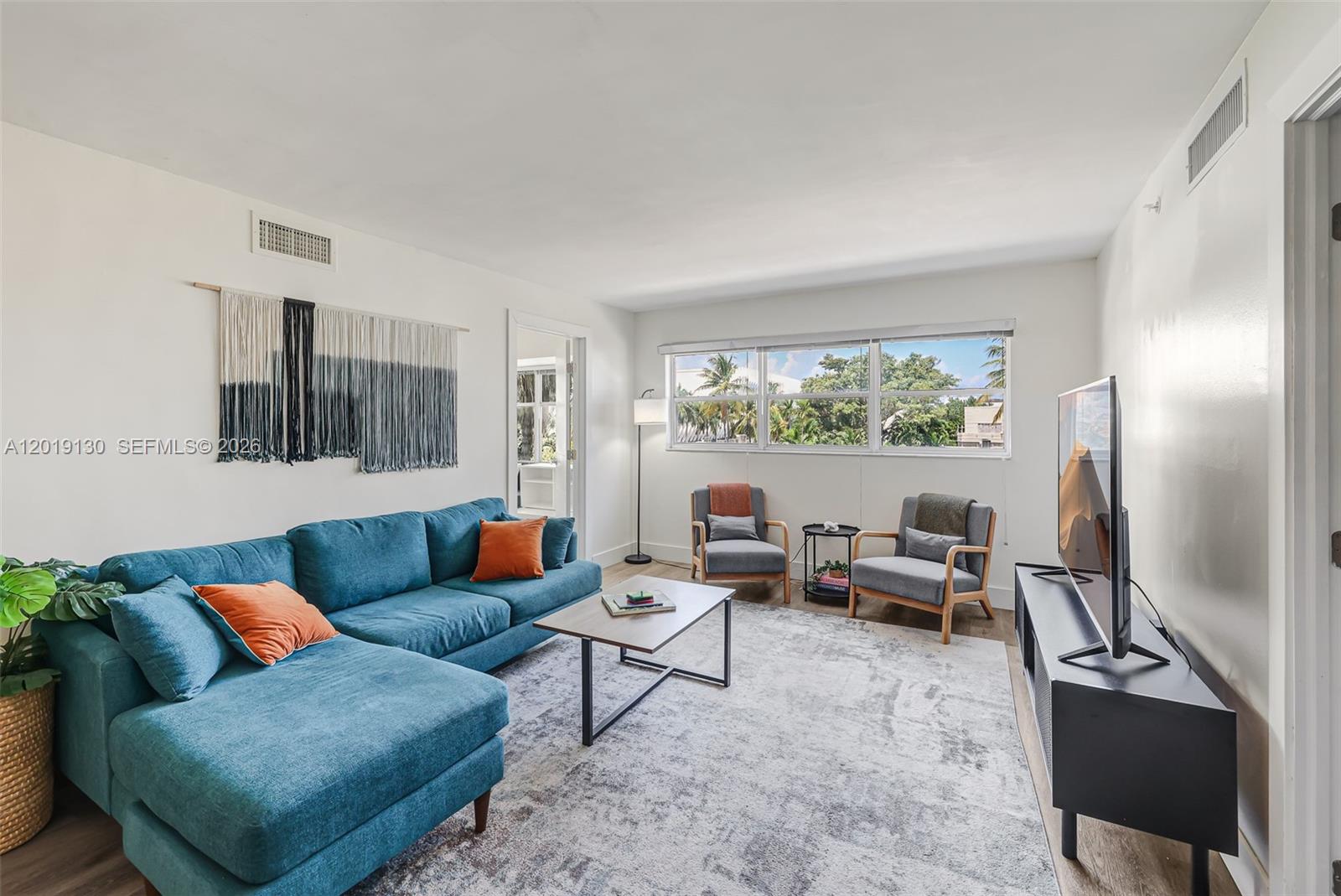 1881 Washington Ave # 4B