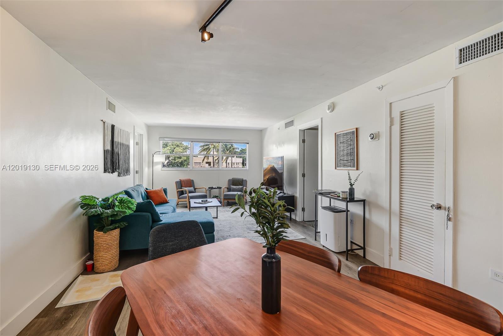 1881 Washington Ave # 4B