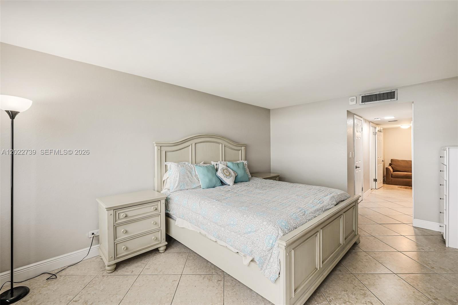 6039 Collins Ave # 936