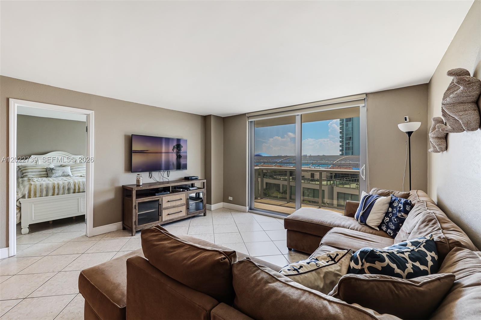 6039 Collins Ave # 936