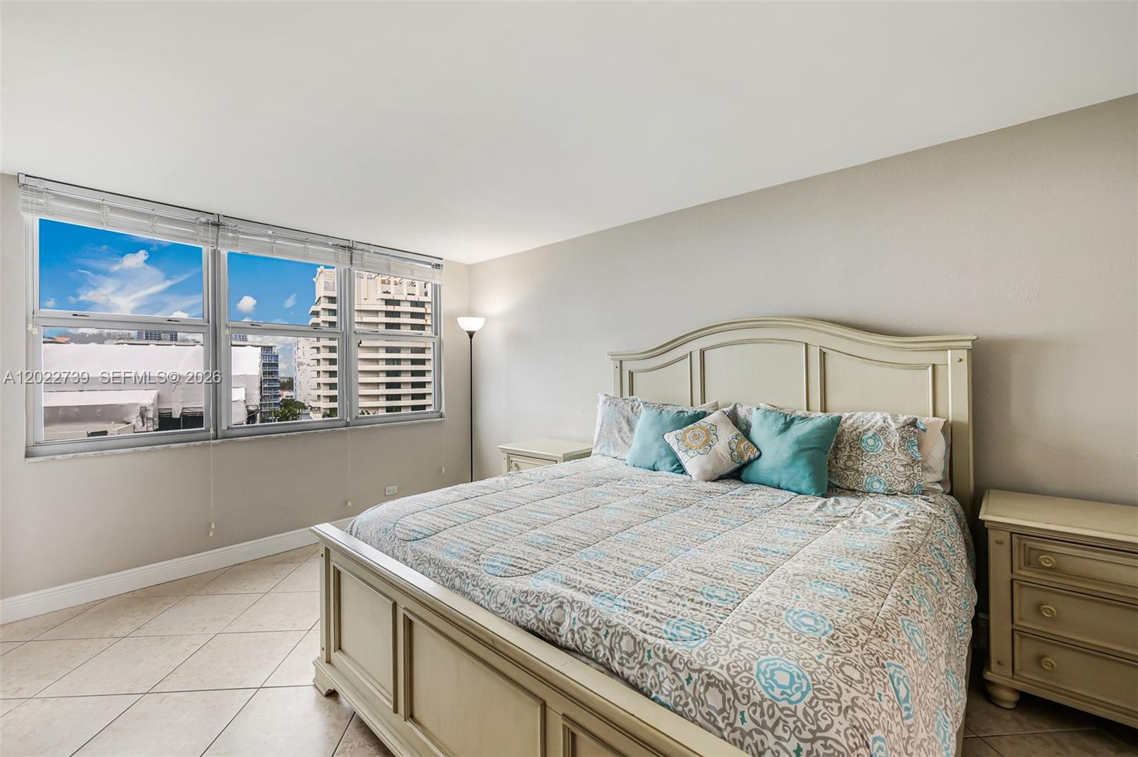 6039 Collins Ave # 936