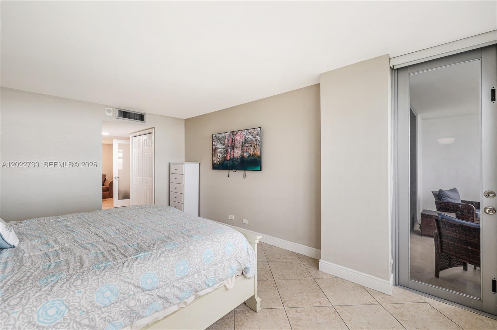 6039 Collins Ave # 936