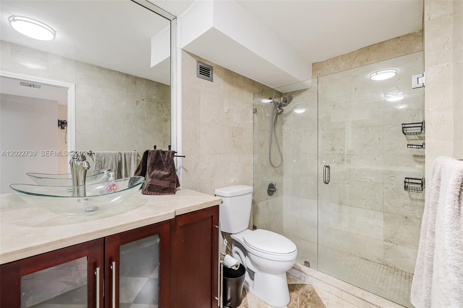 6039 Collins Ave # 936