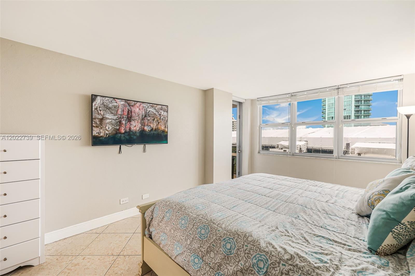 6039 Collins Ave # 936