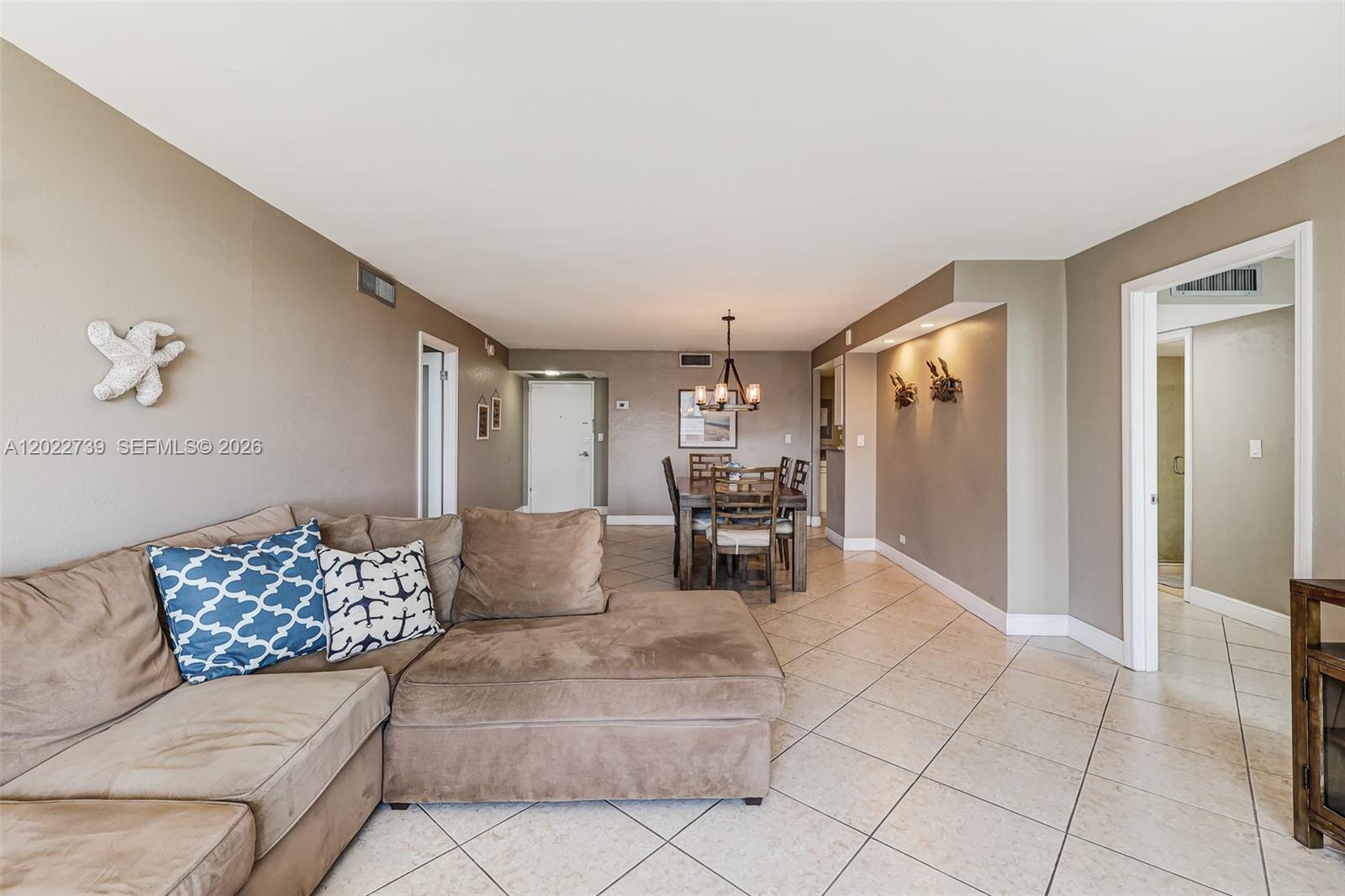 6039 Collins Ave # 936