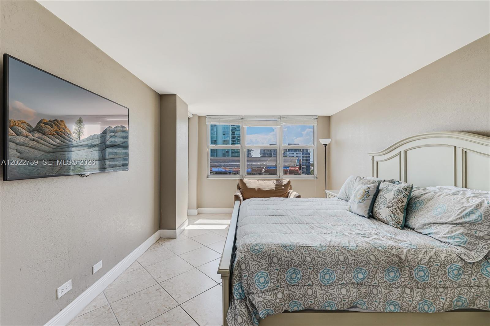 6039 Collins Ave # 936