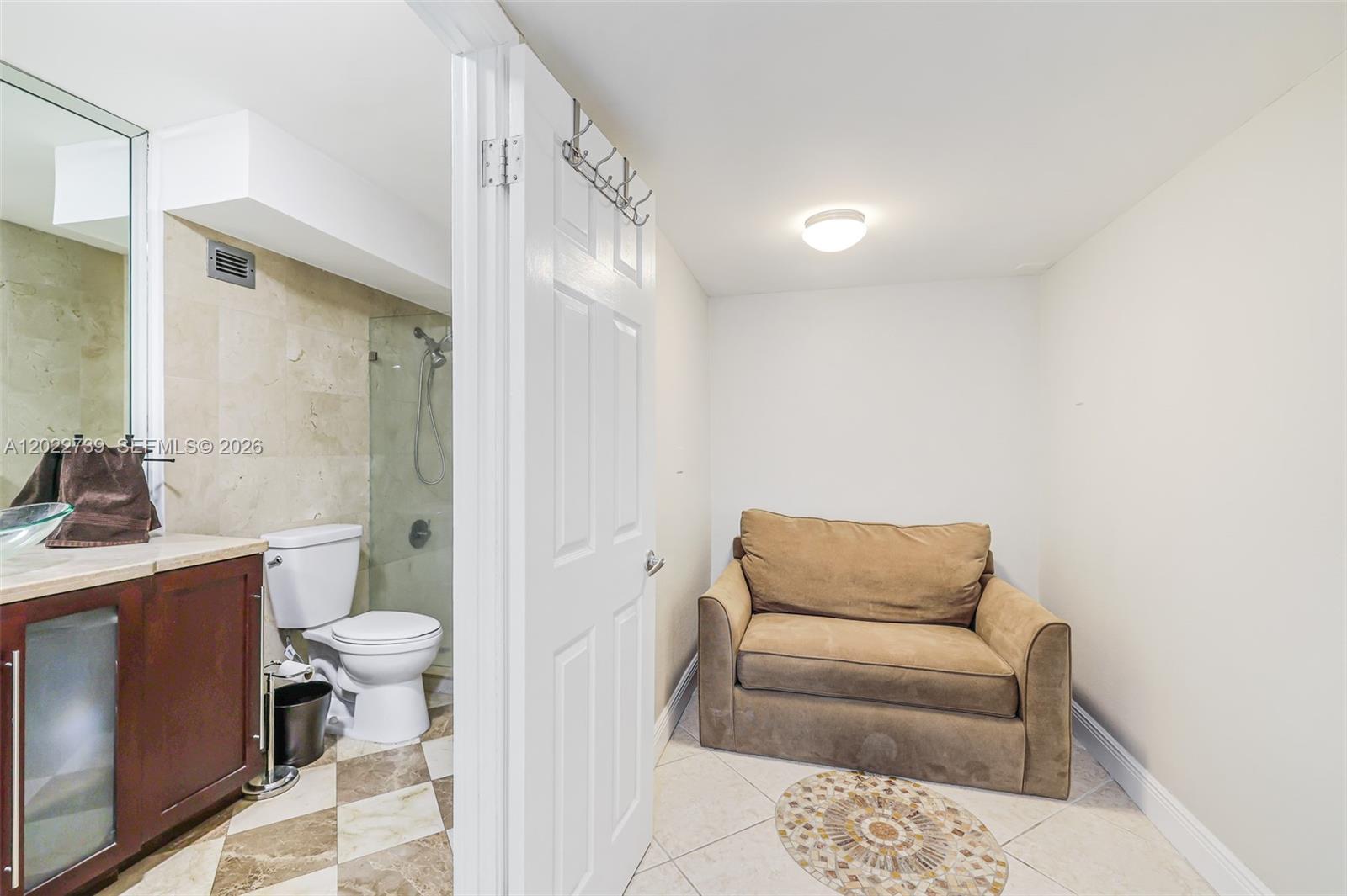 6039 Collins Ave # 936