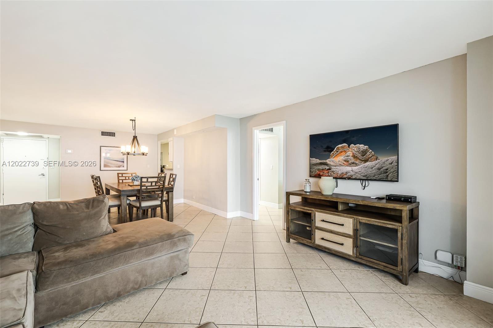 6039 Collins Ave # 936