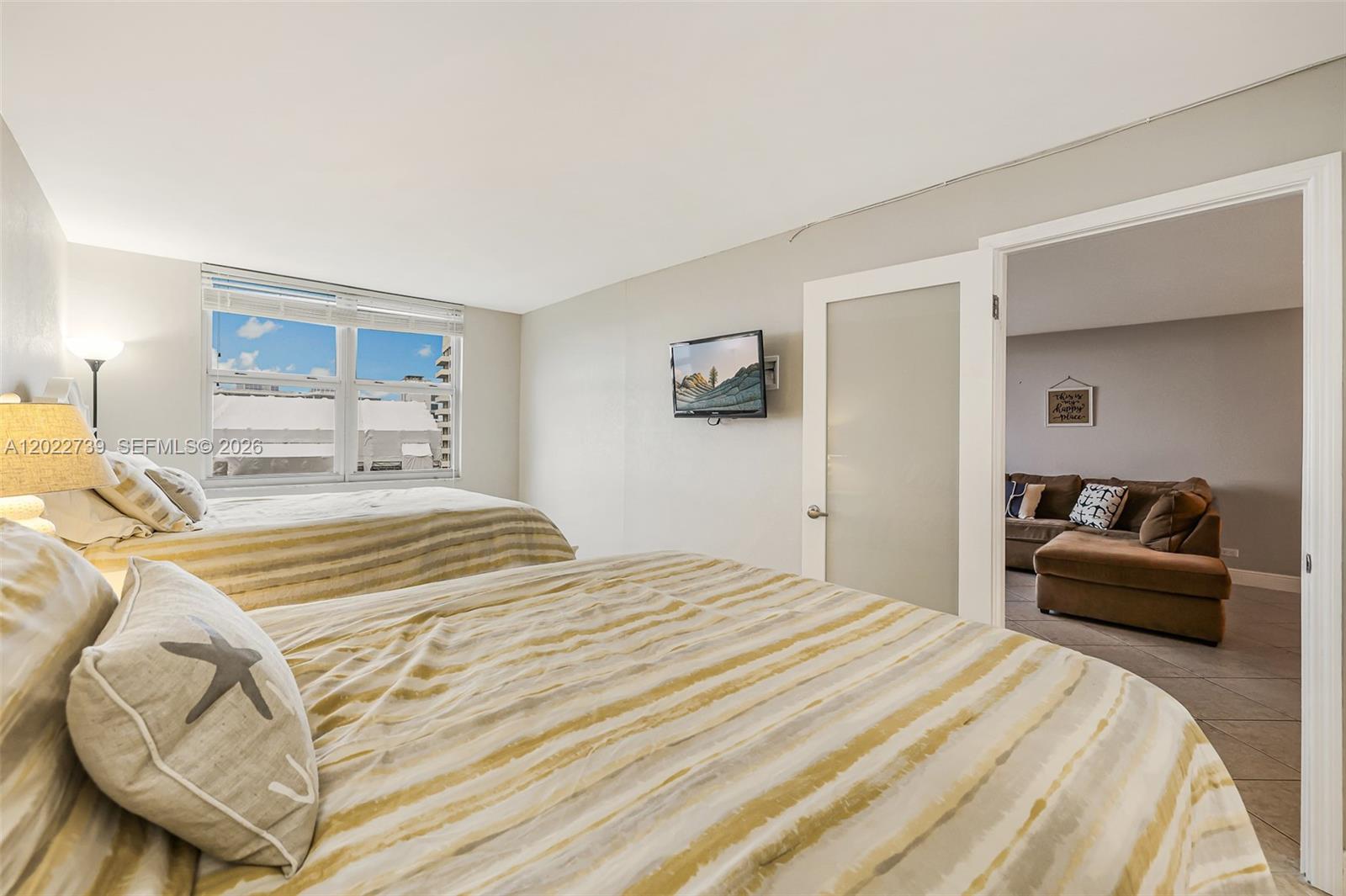 6039 Collins Ave # 936