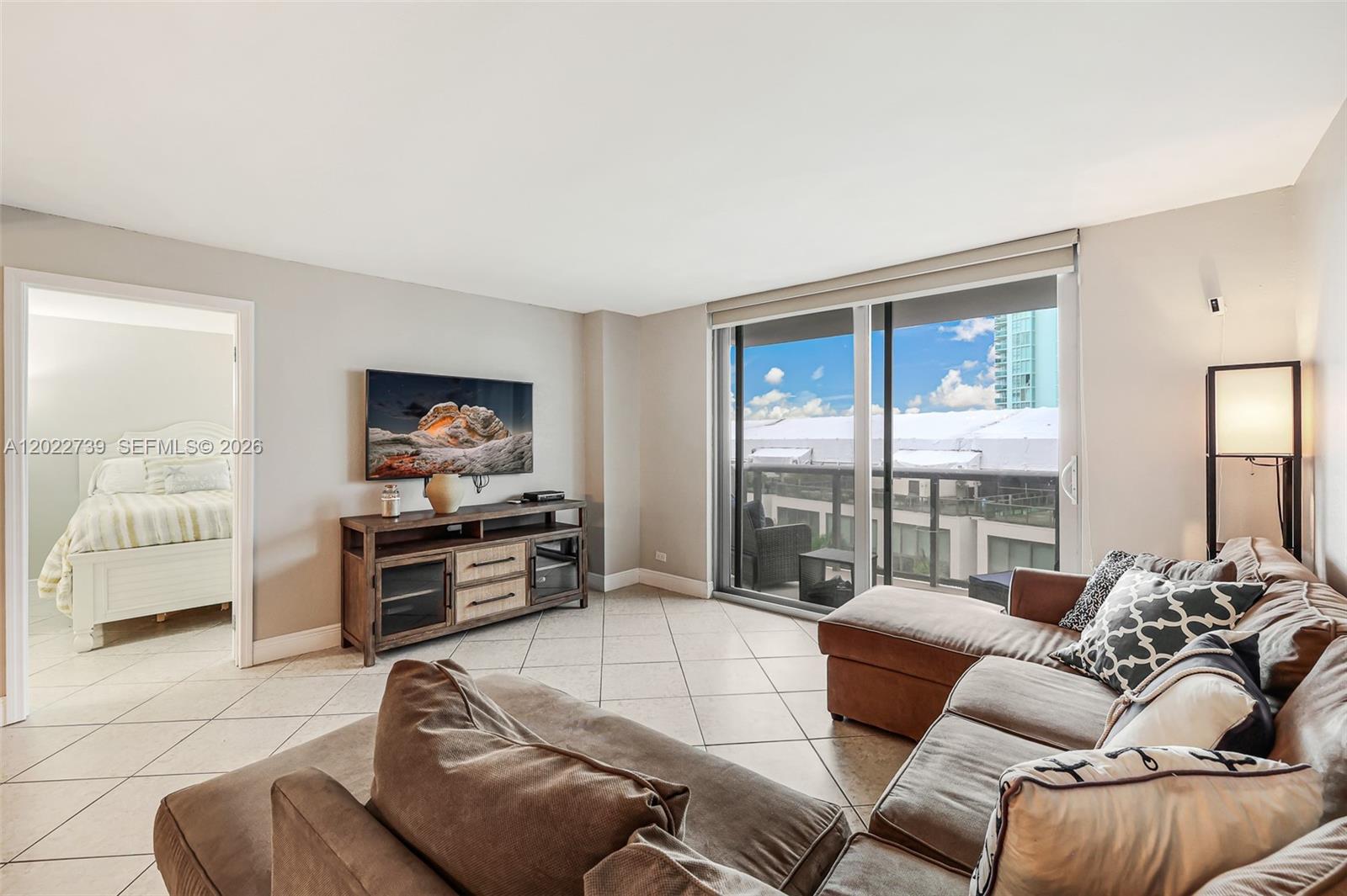 6039 Collins Ave # 936