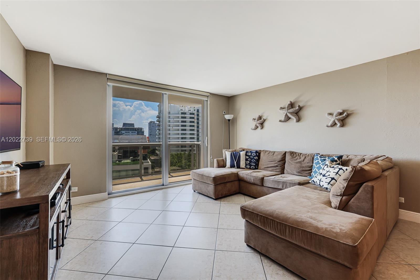 6039 Collins Ave # 936