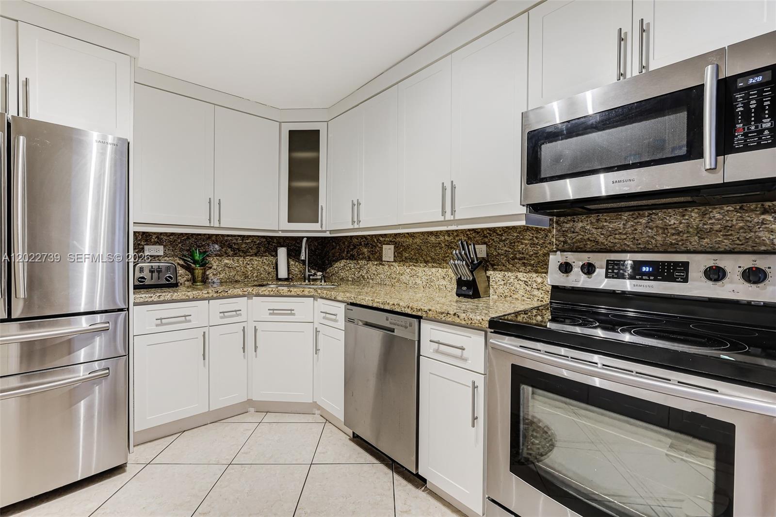 6039 Collins Ave # 936