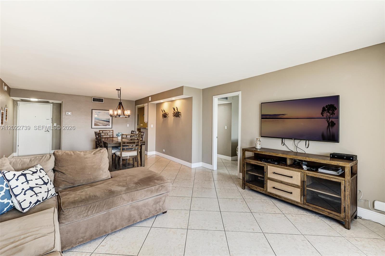 6039 Collins Ave # 936
