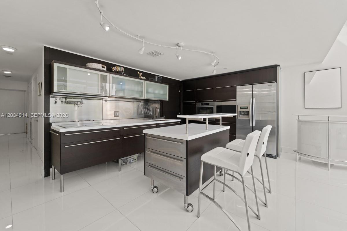 6000 Collins Ave # 517