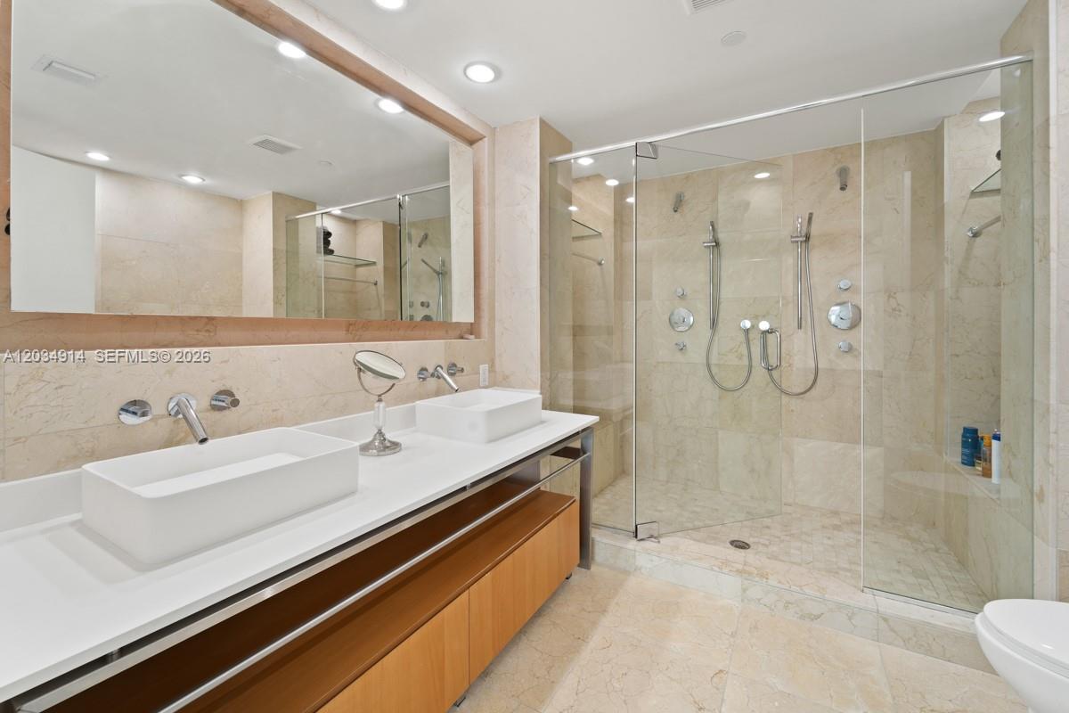 6000 Collins Ave # 517