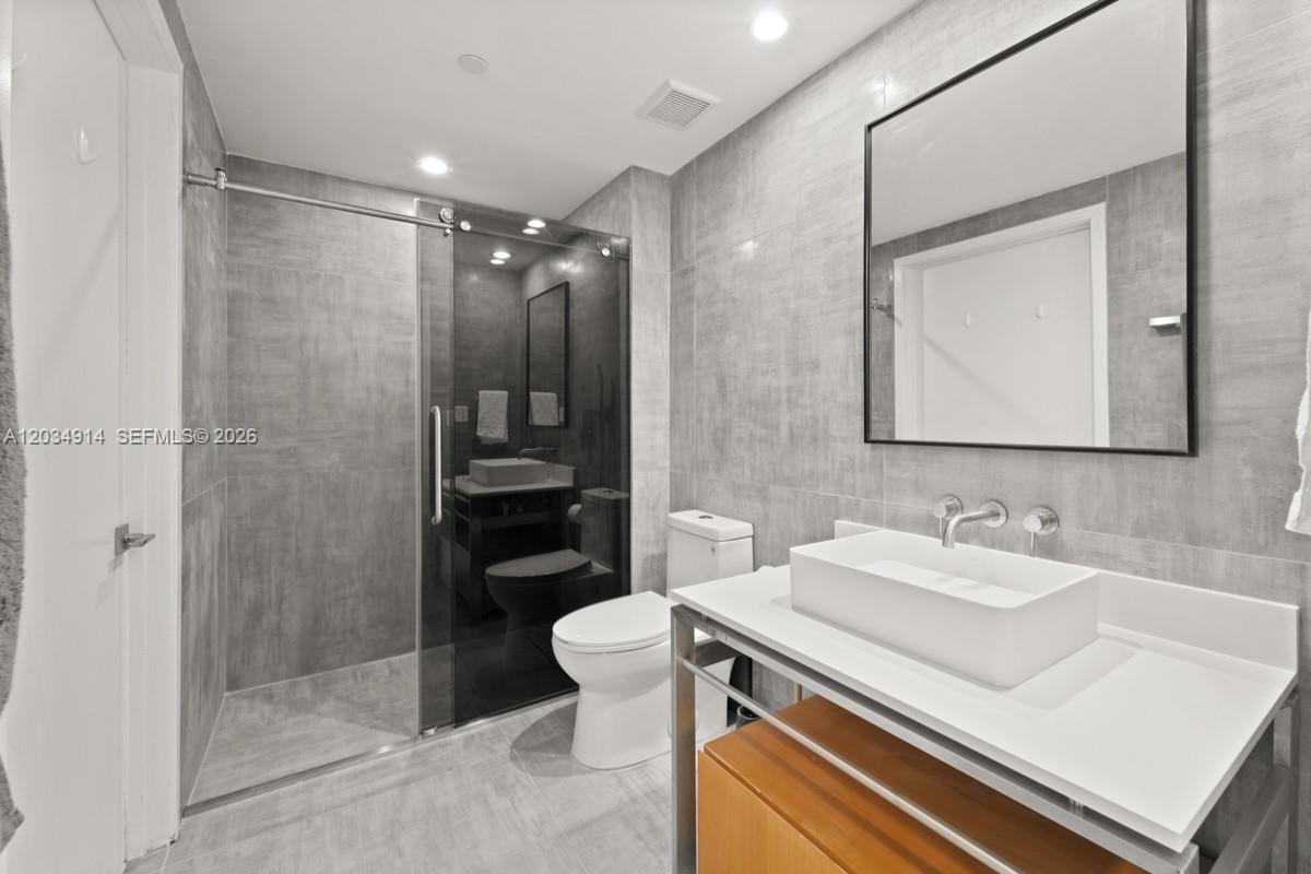 6000 Collins Ave # 517