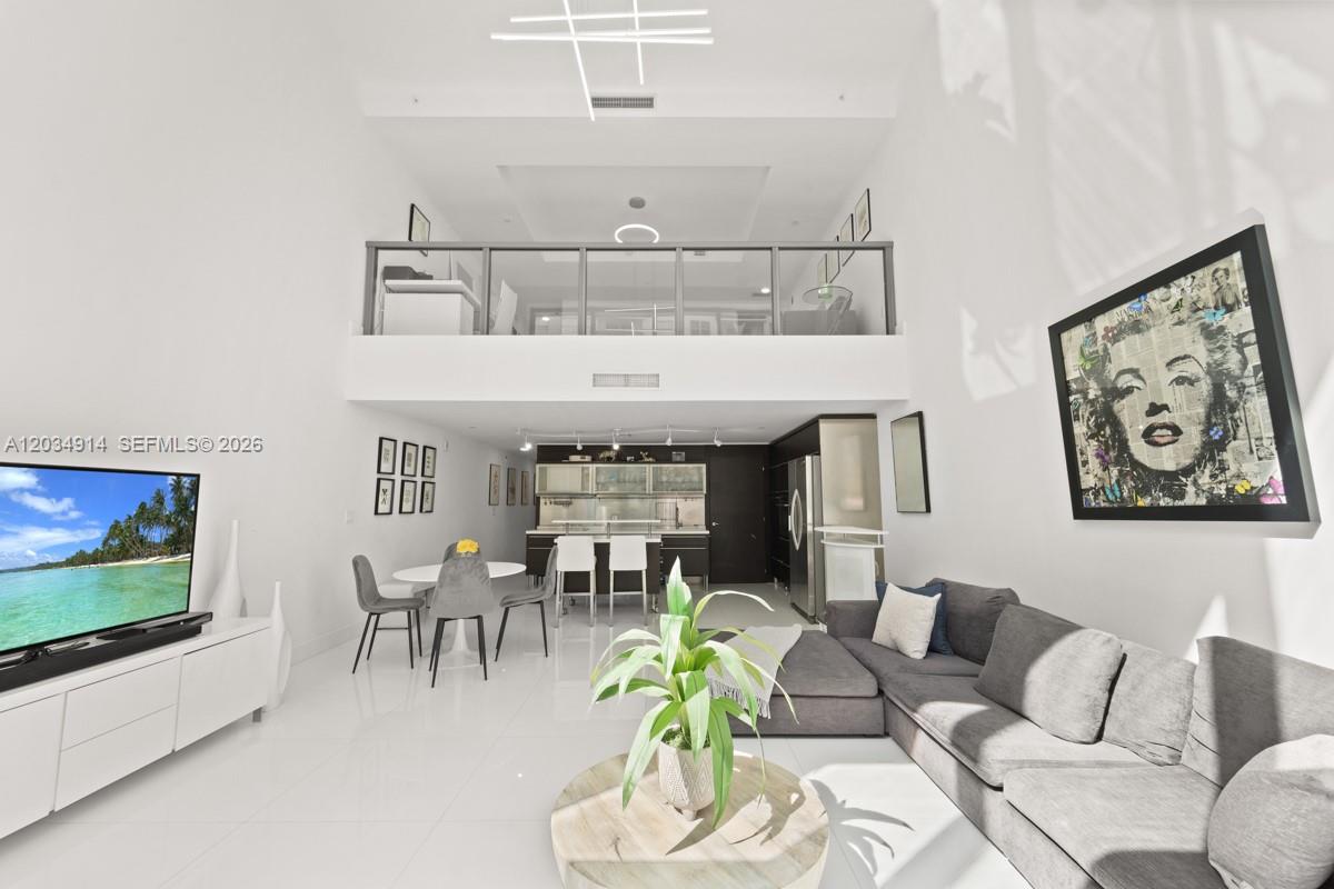 6000 Collins Ave # 517
