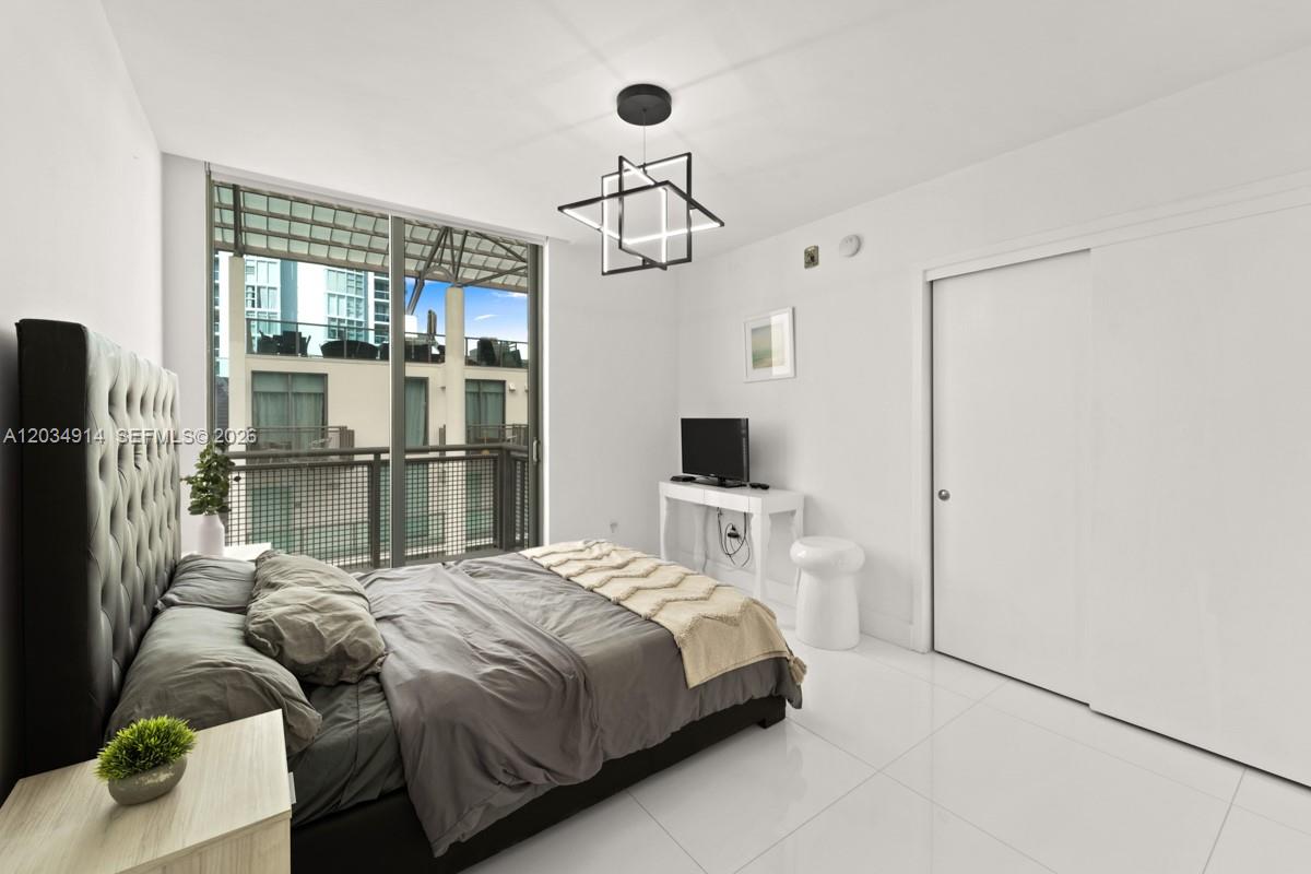 6000 Collins Ave # 517