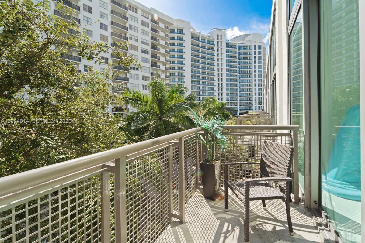 6000 Collins Ave # 517