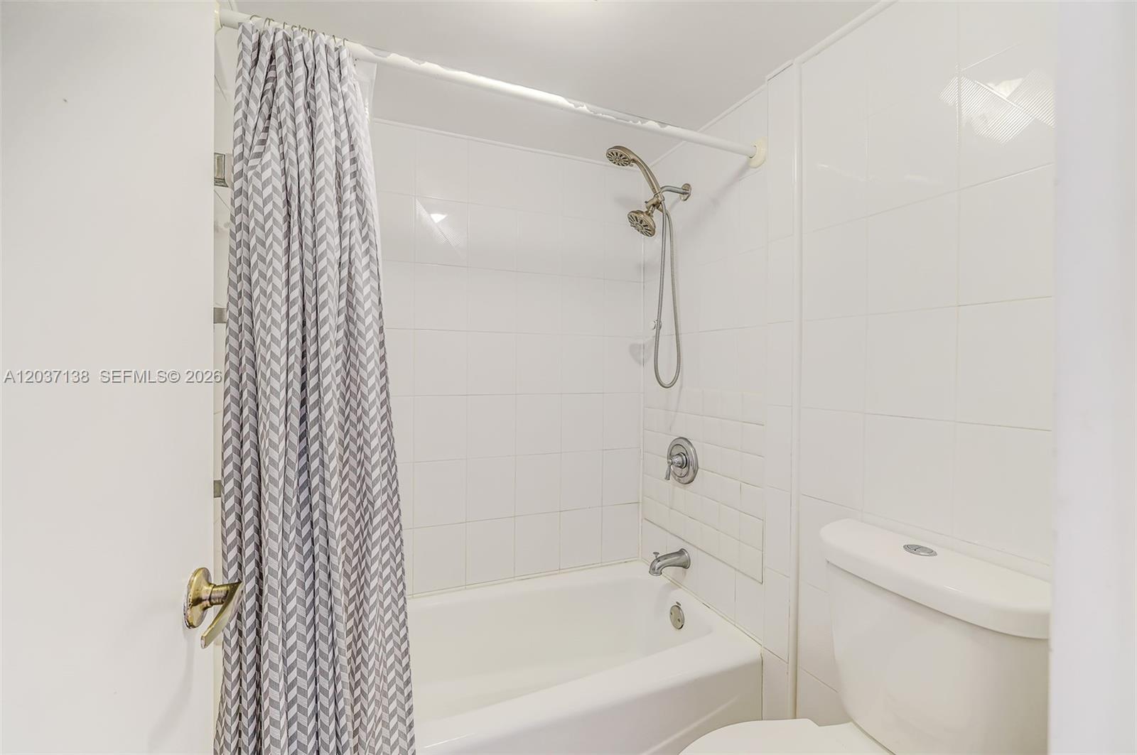 5001 Collins Ave # 6E