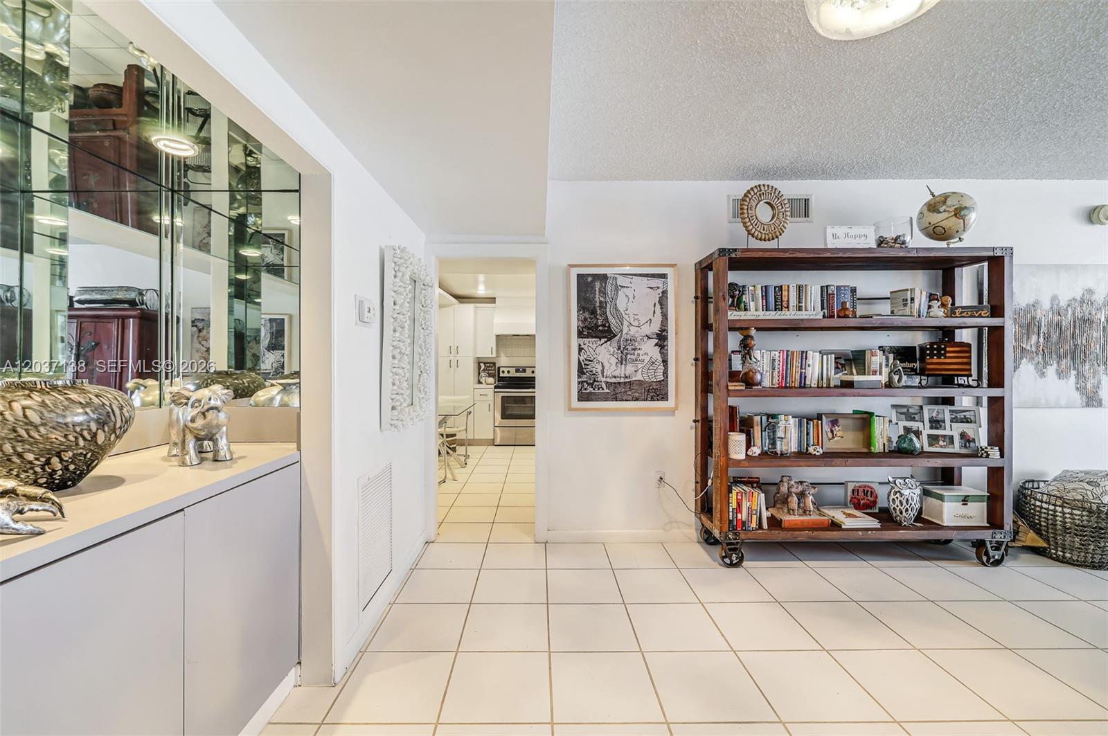 5001 Collins Ave # 6E