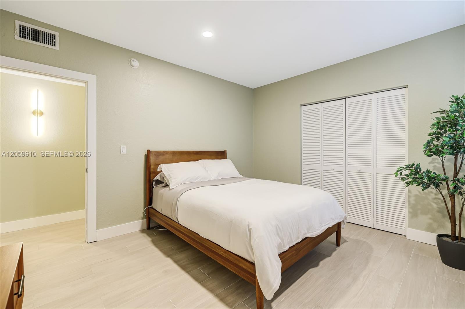1018 Meridian Ave # 2