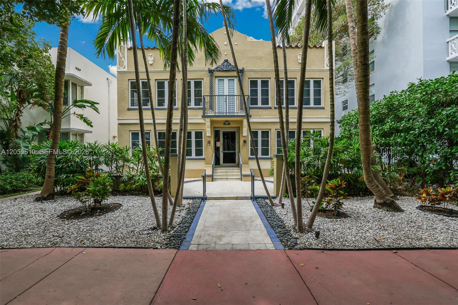 1018 Meridian Ave # 2
