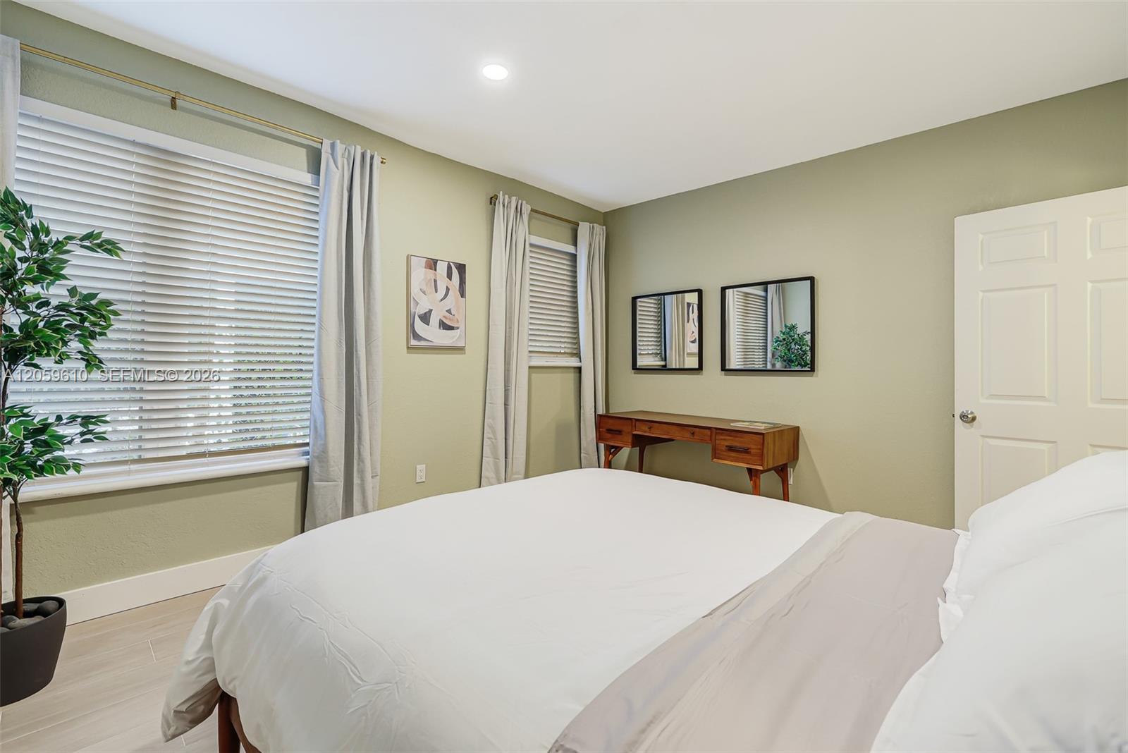 1018 Meridian Ave # 2