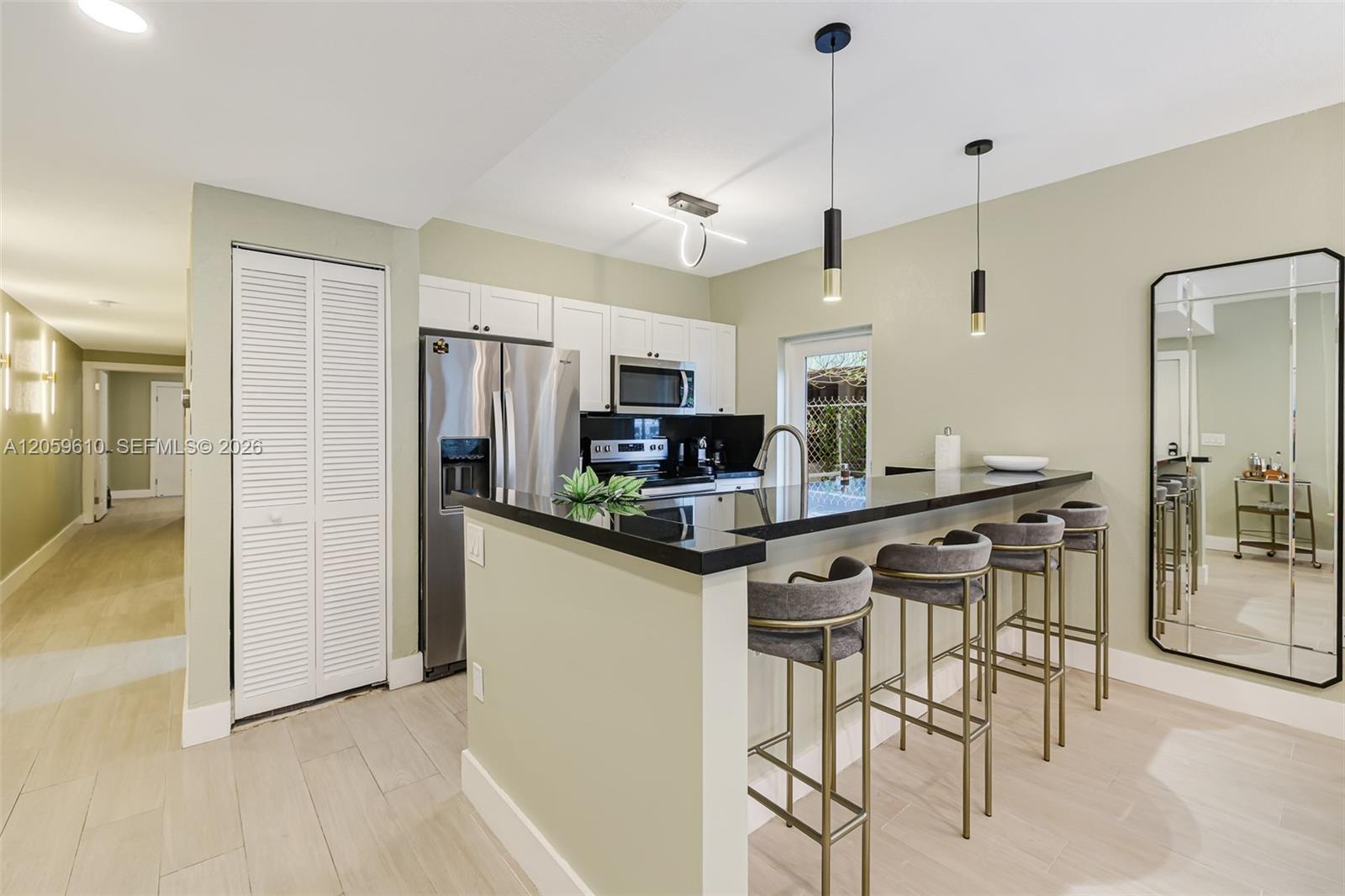 1018 Meridian Ave # 2