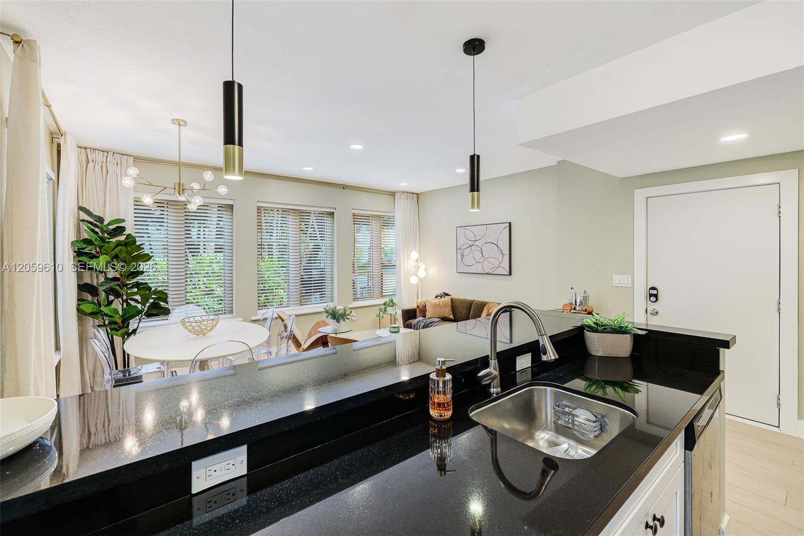 1018 Meridian Ave # 2