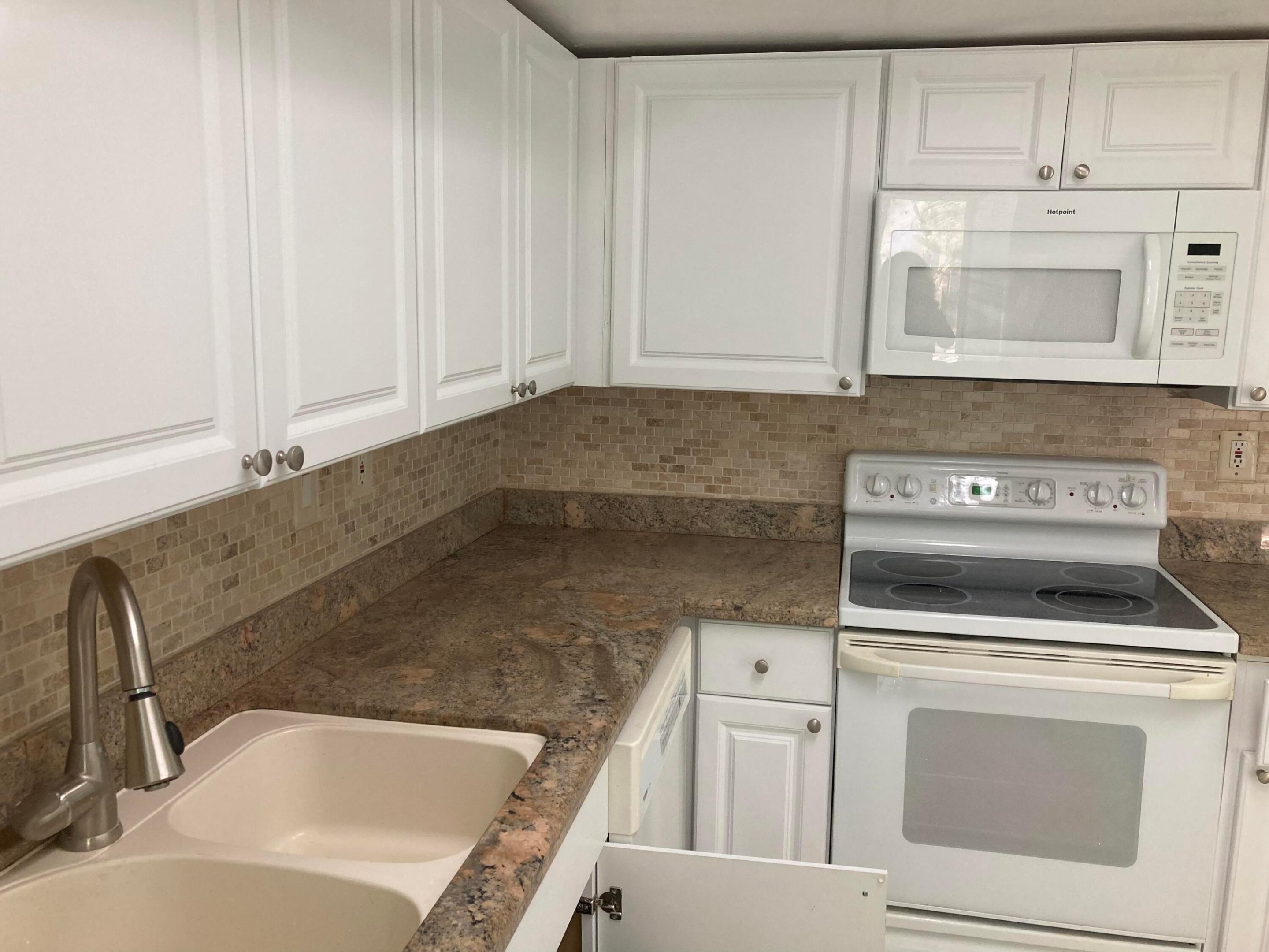 11811 Ave Of The Pga 2-1c