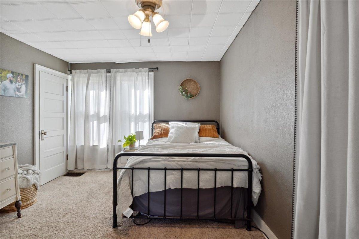 220 S 6th Street
