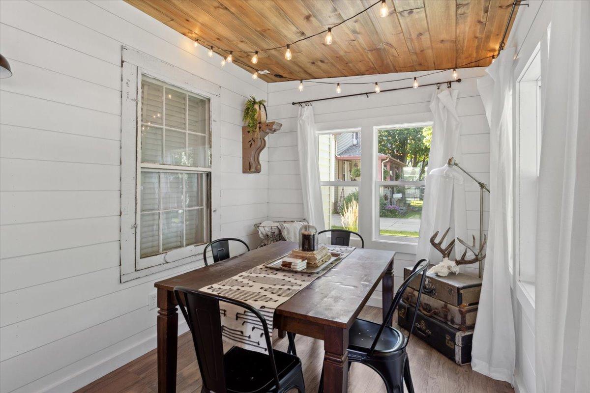 220 S 6th Street