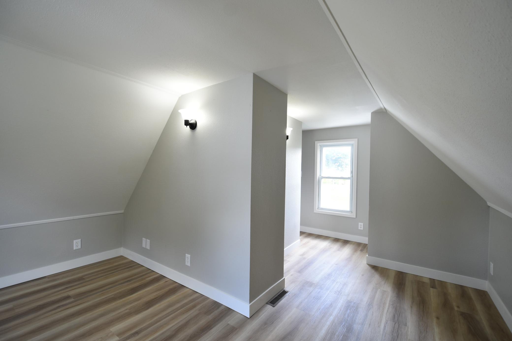 1729 Center Street W