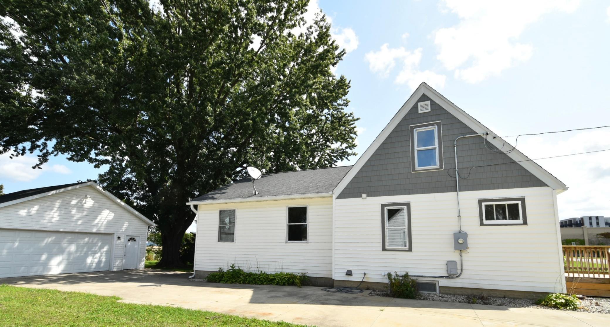 1729 Center Street W