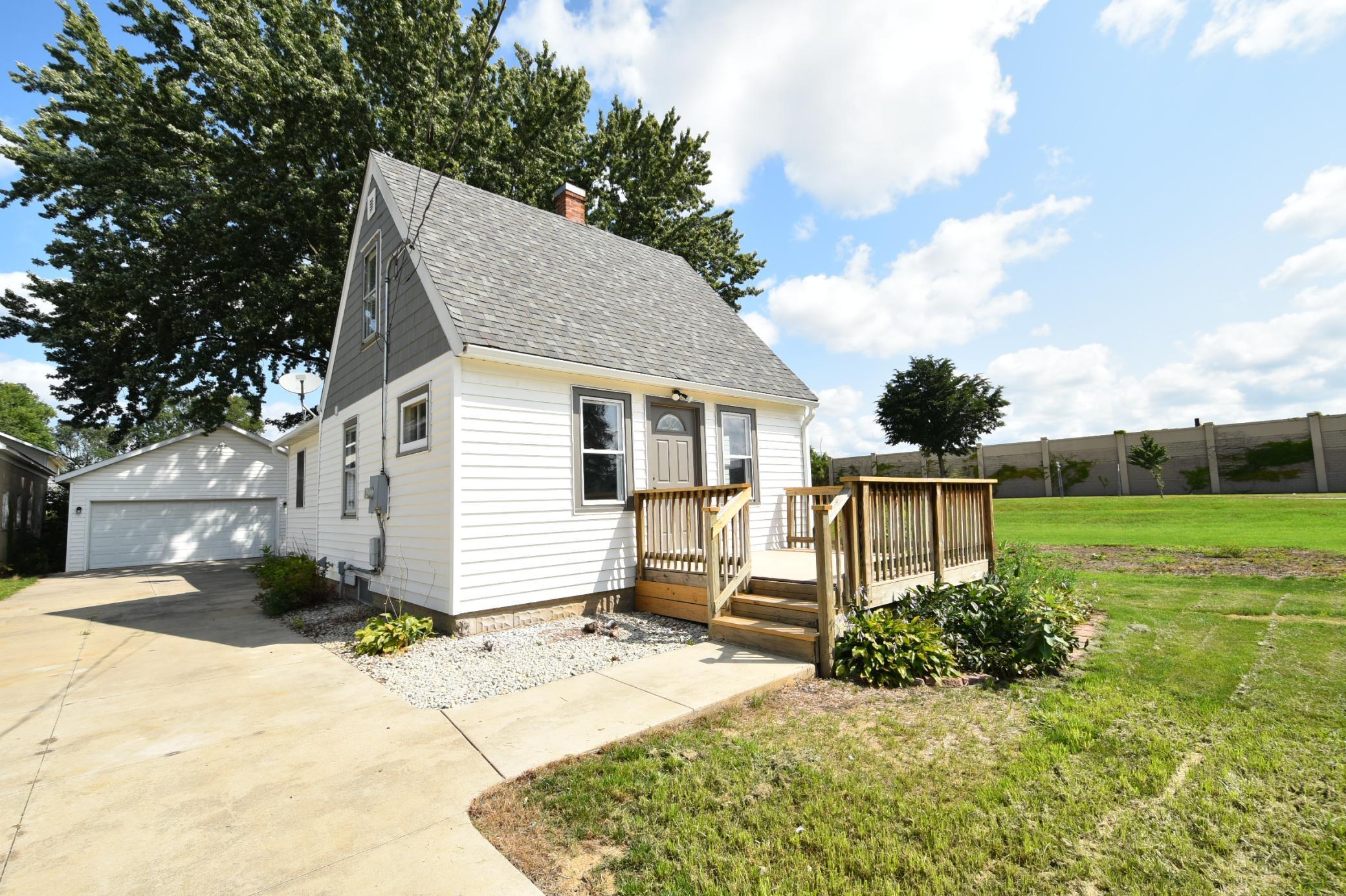 1729 Center Street W