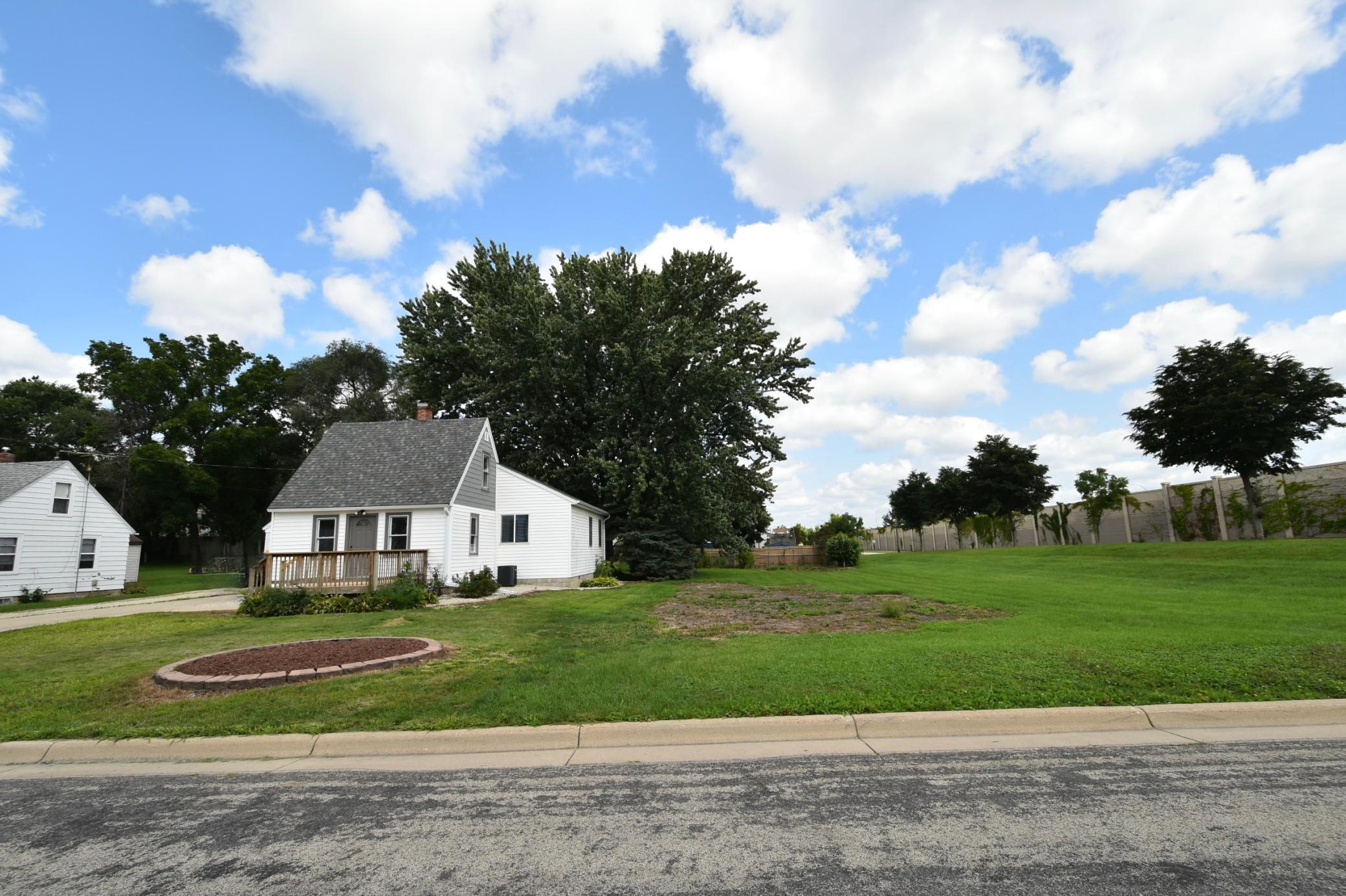 1729 Center Street W