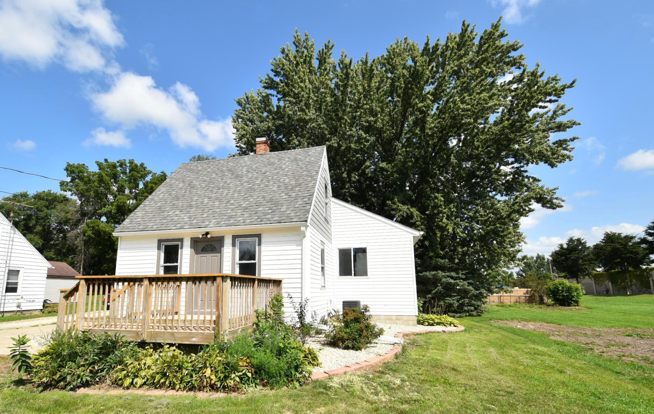 1729 Center Street W