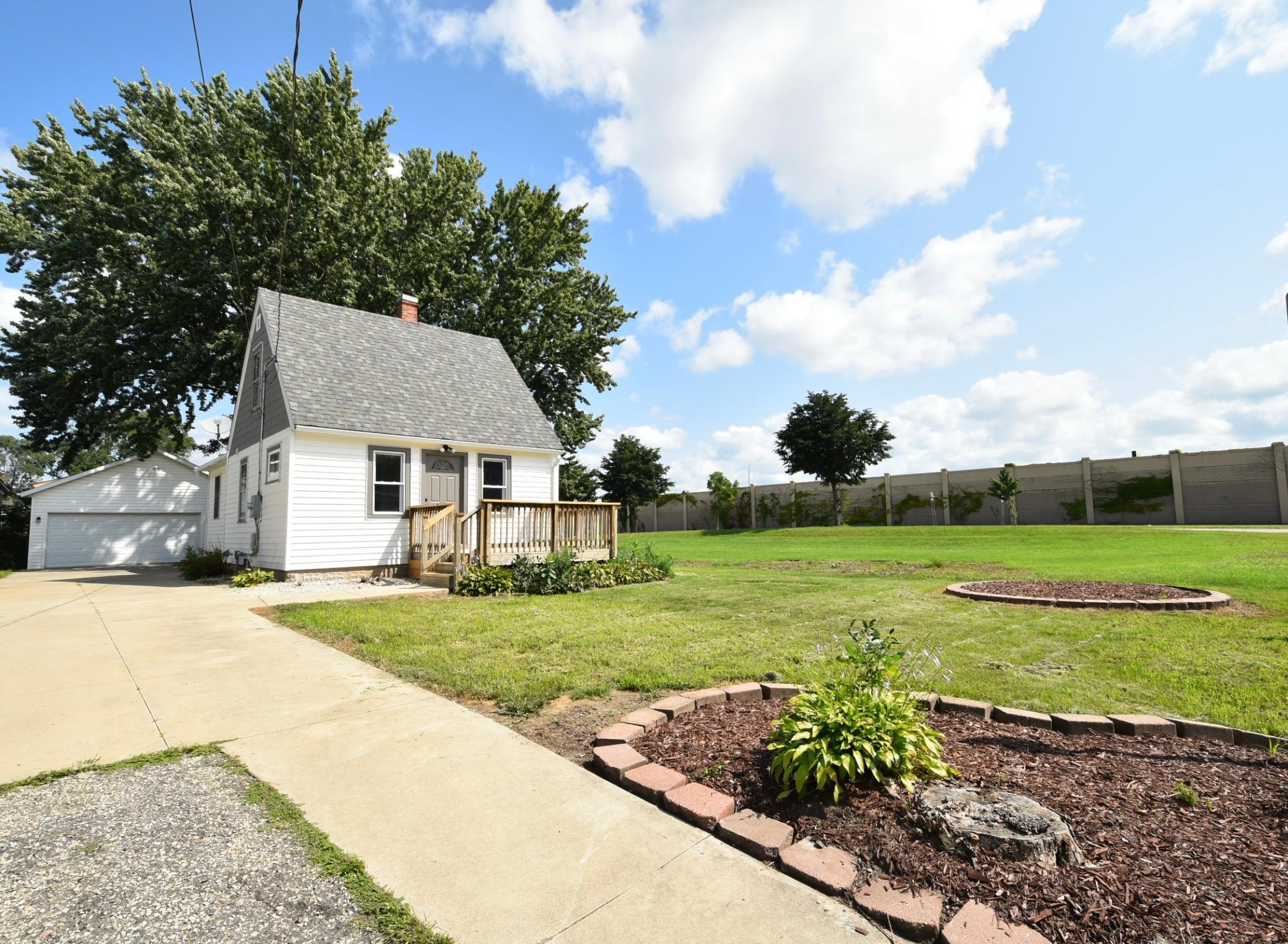 1729 Center Street W