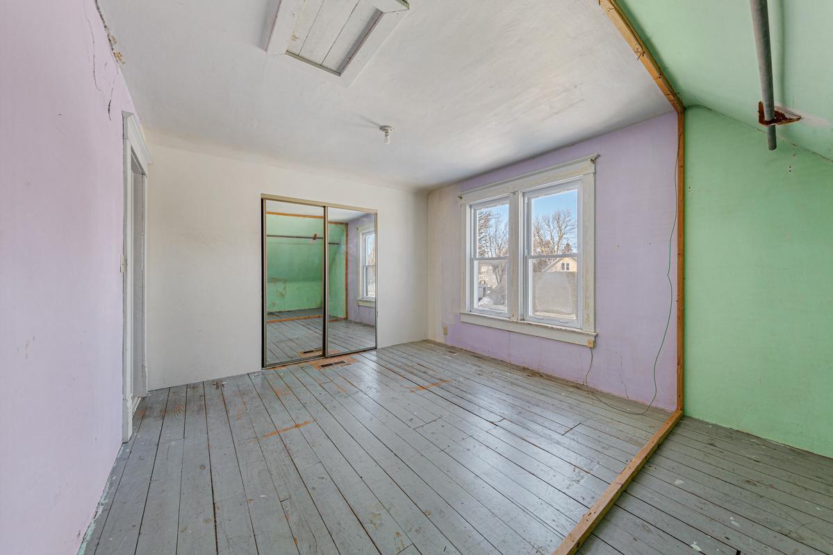 112 1st Street N