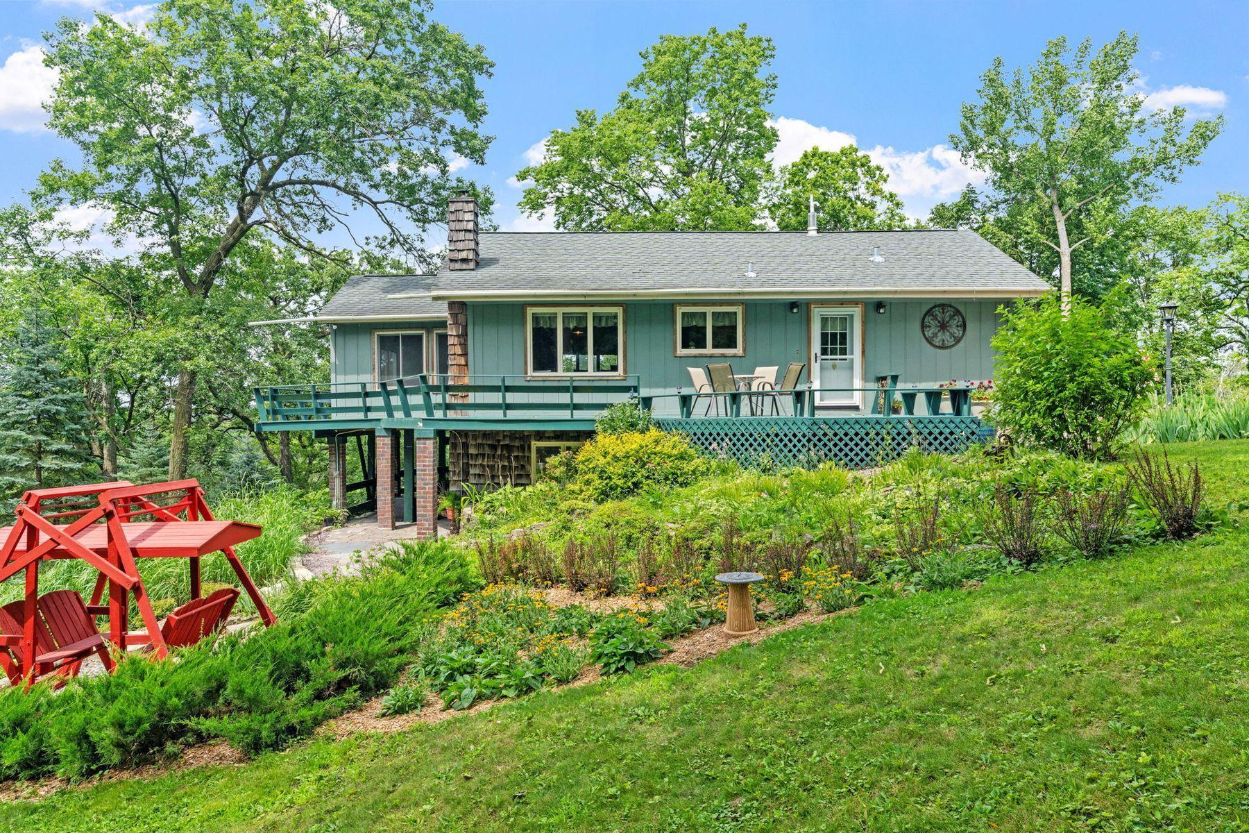 1079 Kings Park Road NW
