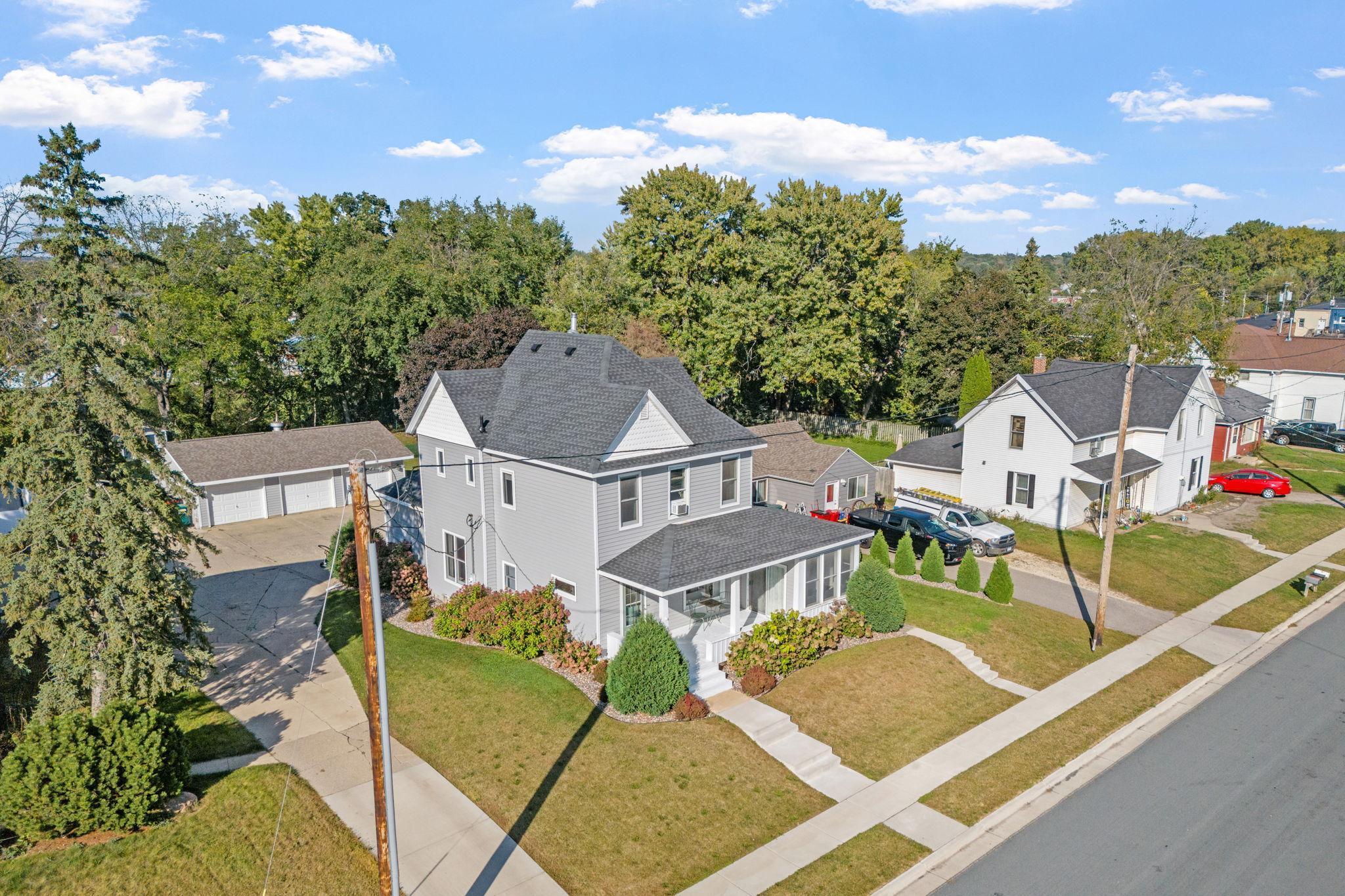 216 2nd Street SW