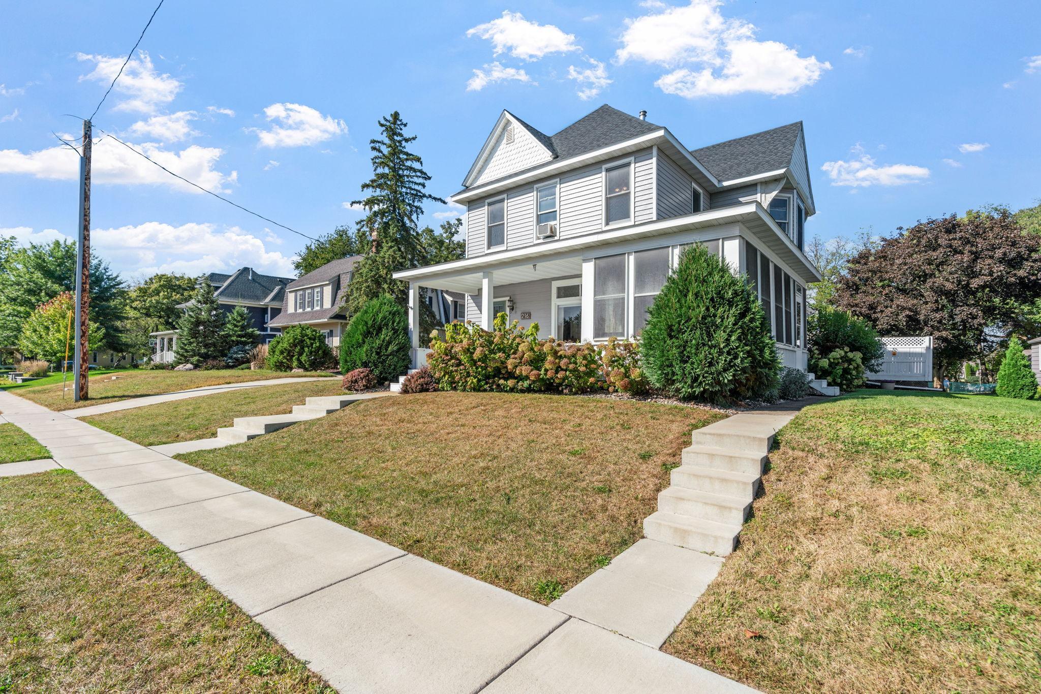 216 2nd Street SW