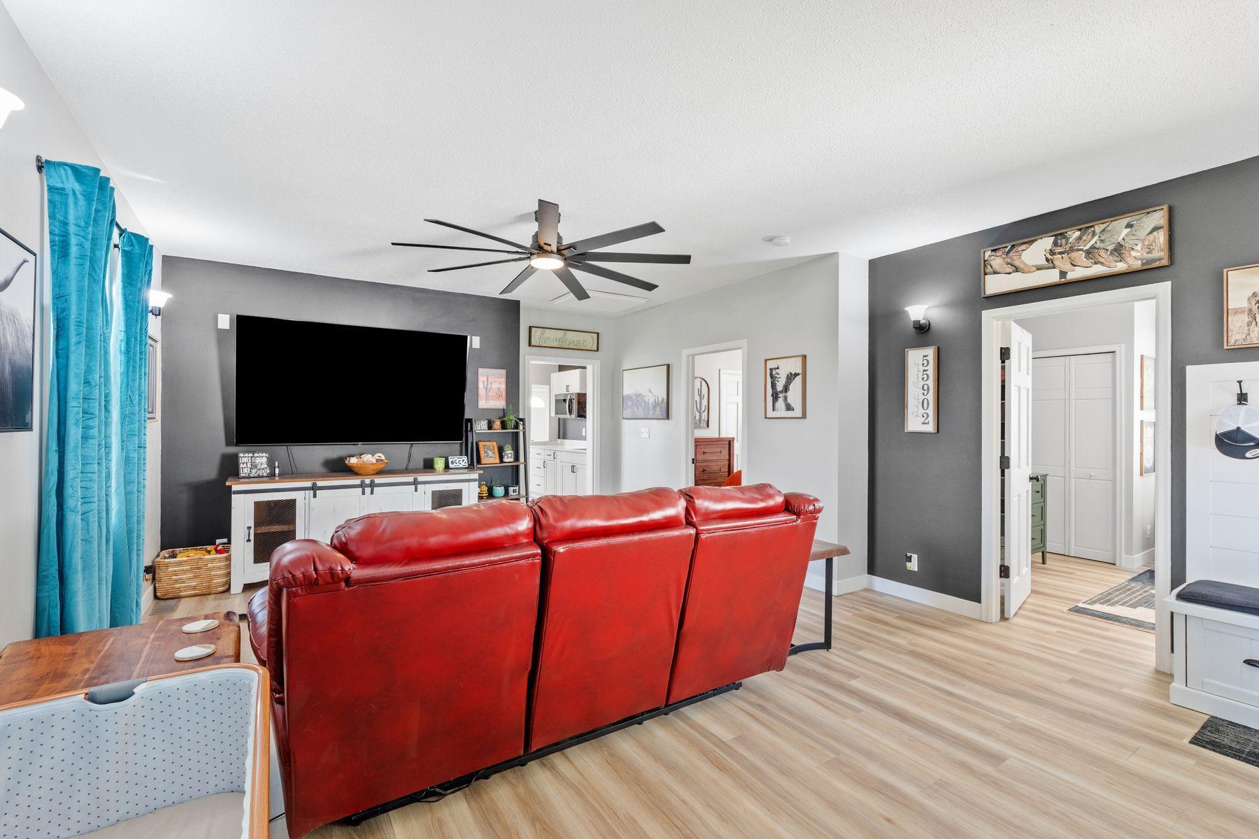 1729 Center Street W