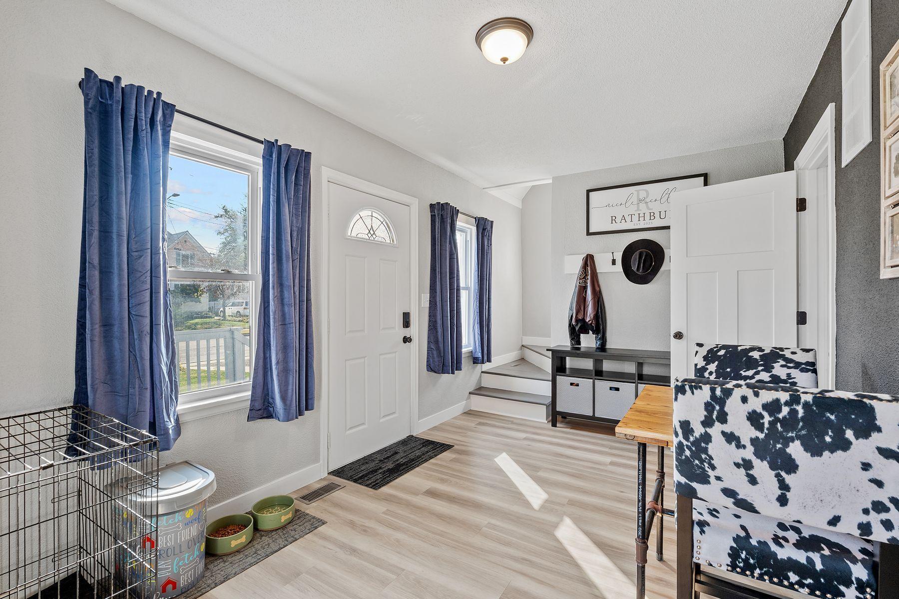 1729 Center Street W