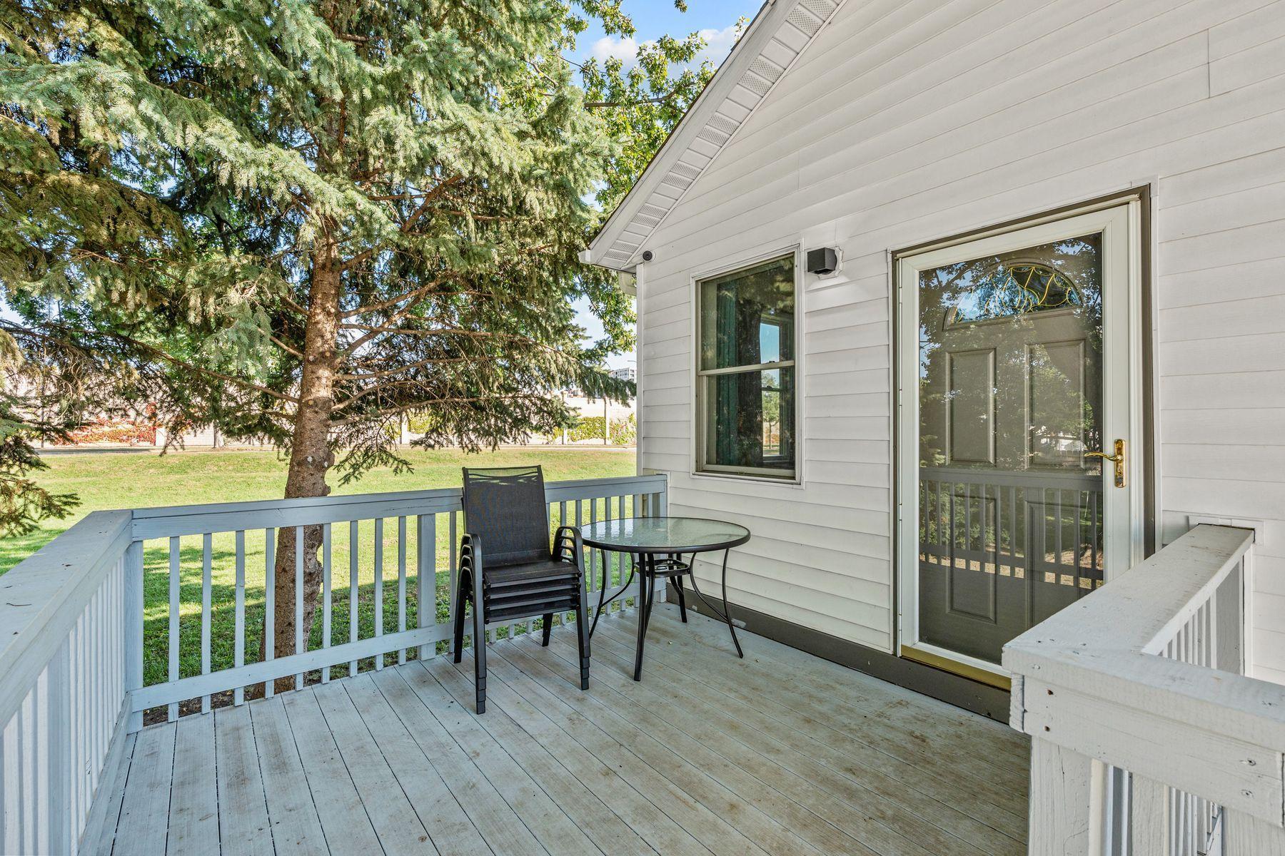 1729 Center Street W